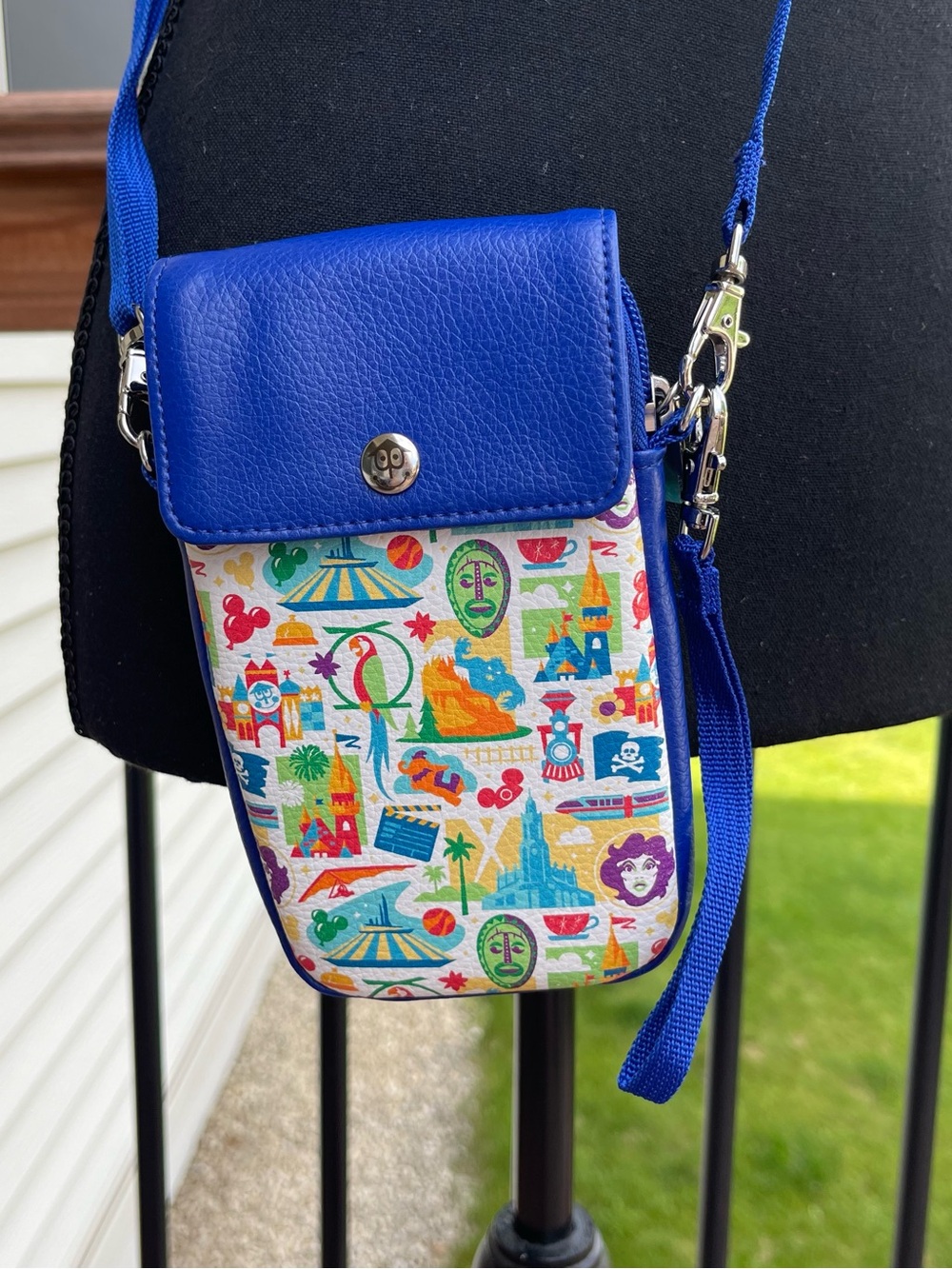 Disney Dtech Phone Crossbody Case Attraction Collage Themed Travel Compact - Picture 2 of 13